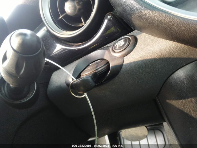 2010 MINI COOPER HARDTOP VIN: WMWMF3C52ATZ64895
