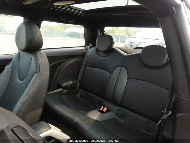 2010 MINI COOPER HARDTOP VIN: WMWMF3C52ATZ64895