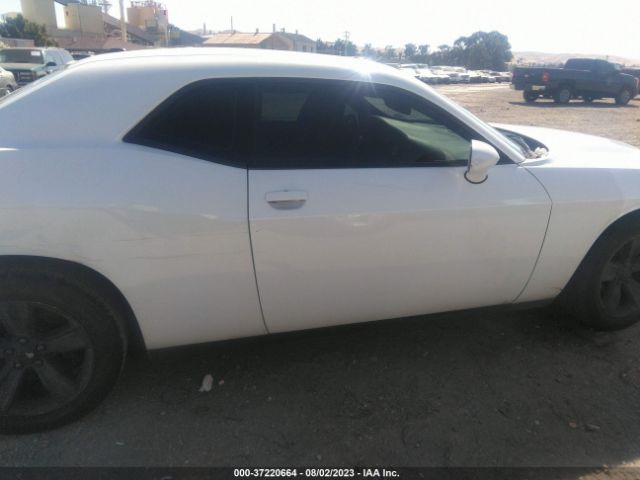 2C3CDZAG8FH718678 Dodge Challenger Sxt