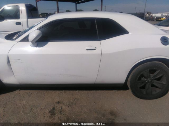 2C3CDZAG8FH718678 Dodge Challenger Sxt