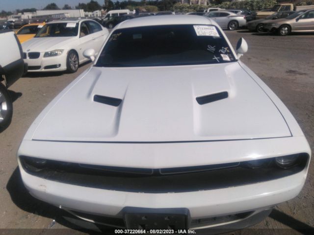 2C3CDZAG8FH718678 Dodge Challenger Sxt