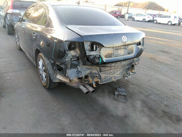 3VWD17AJ7EM432066 Volkswagen Jetta Sedan Se