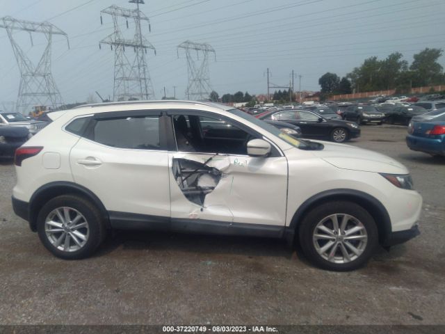 JN1BJ1CR5HW105845 Nissan Rogue Sport Sv