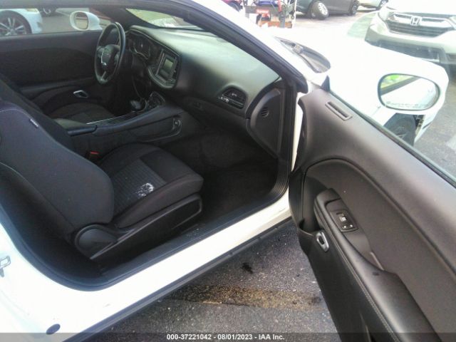 2C3CDZAG0GH344763 Dodge Challenger Sxt