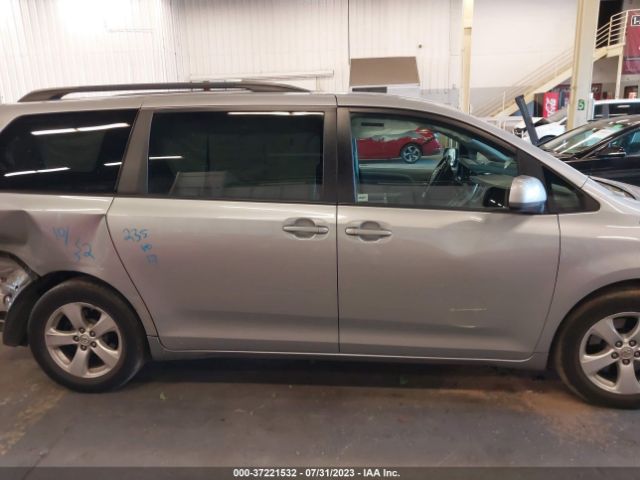 5TDKK3DC9FS686425 Toyota SIENNA LE