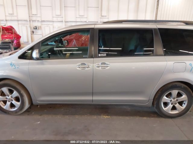 5TDKK3DC9FS686425 Toyota SIENNA LE