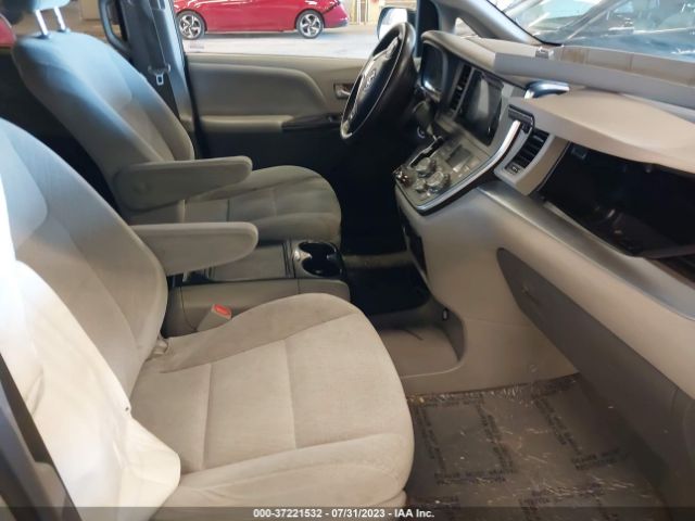 5TDKK3DC9FS686425 Toyota SIENNA LE