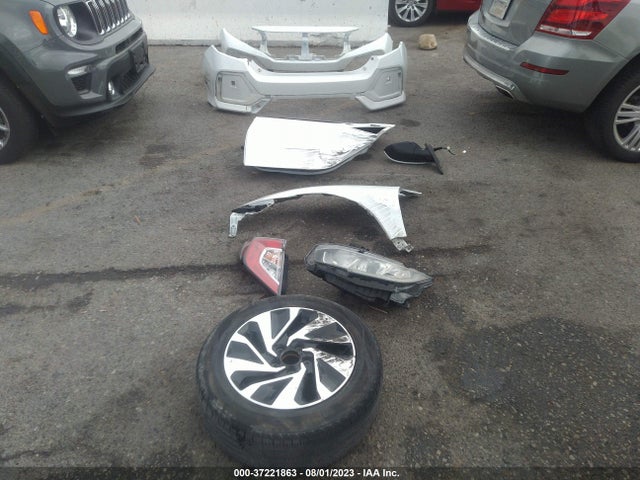 Honda Civic Hatchback Lx 2018 SHHFK7H21JU424128 Image 4