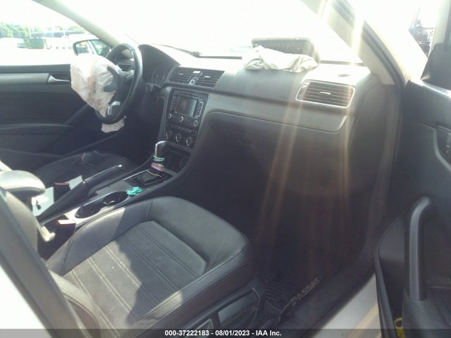 1VWBT7A35FC051614 Volkswagen Passat 1.8t Se W/sunroof & Nav
