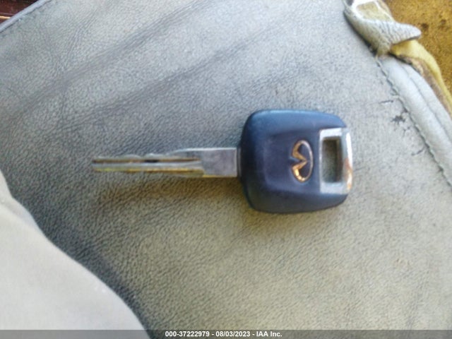 2000 INFINITI G20 LUXURY/TOURING VIN: JNKCP11AXYT302037