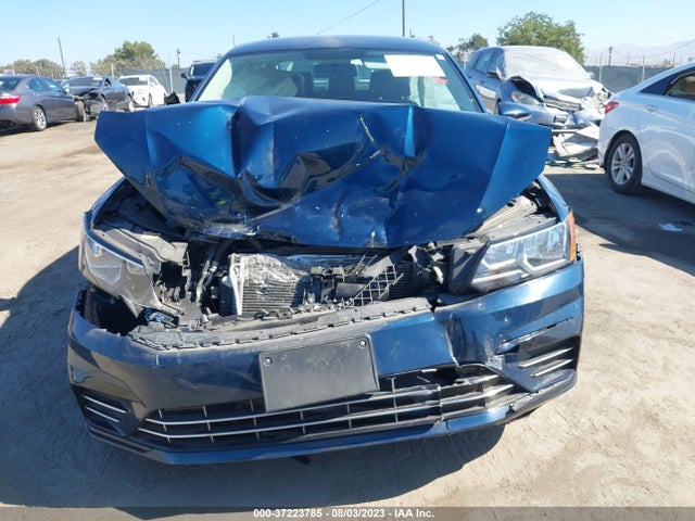 1VWAA7A39JC003186 Volkswagen Passat 2.0t S/r-line