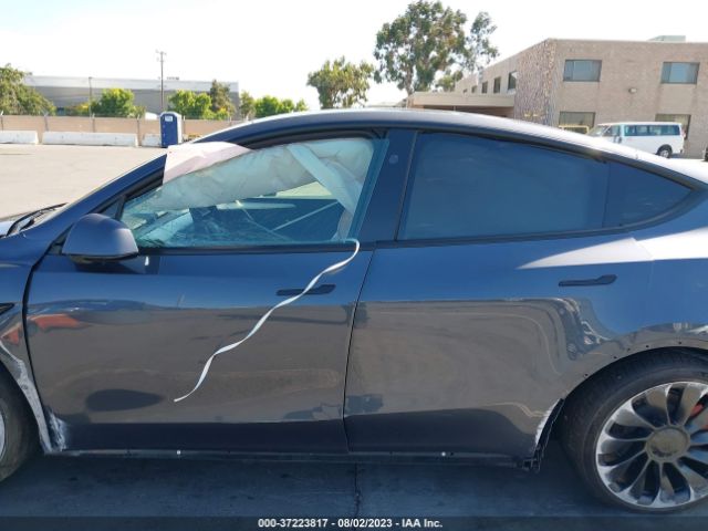 7SAYGDEF7PF790687 Tesla Model Y Performance