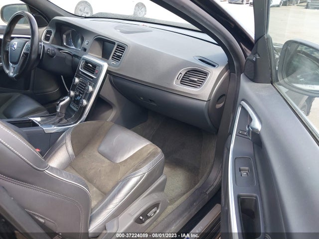 2016 Volvo V60, VIN: YV1902SS0G1291356