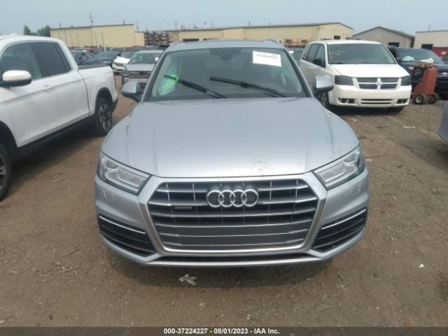 WA1ANAFY0J2245230 Audi Q5 2.0t Tech Premium/2.0t Premium