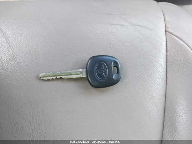 2010 TOYOTA SIENNA XLE VIN: 5TDDK4CCXAS032946
