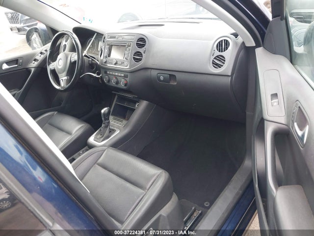 2013 VOLKSWAGEN TIGUAN SE W/SUNROOF & NAV VIN: WVGAV7AX4DW526303