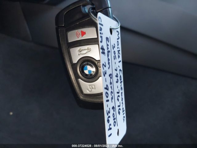 WBA8E1G58HNU13985 BMW 3 Series 320i