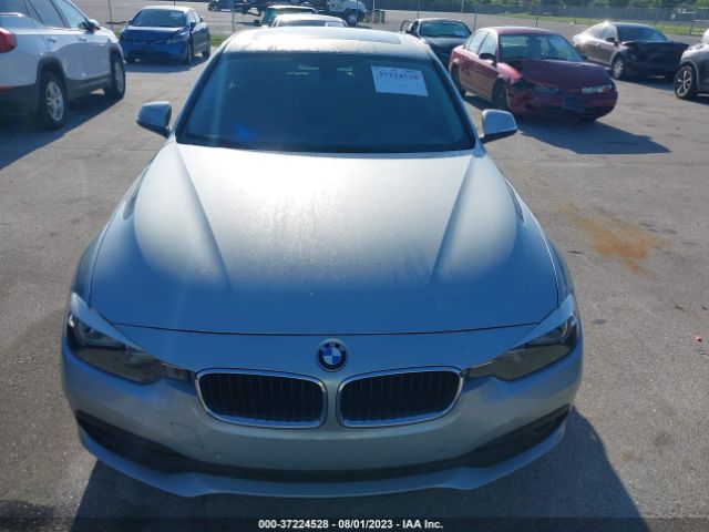 WBA8E1G58HNU13985 BMW 3 Series 320i
