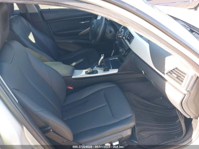 WBA8E1G58HNU13985 BMW 3 Series 320i