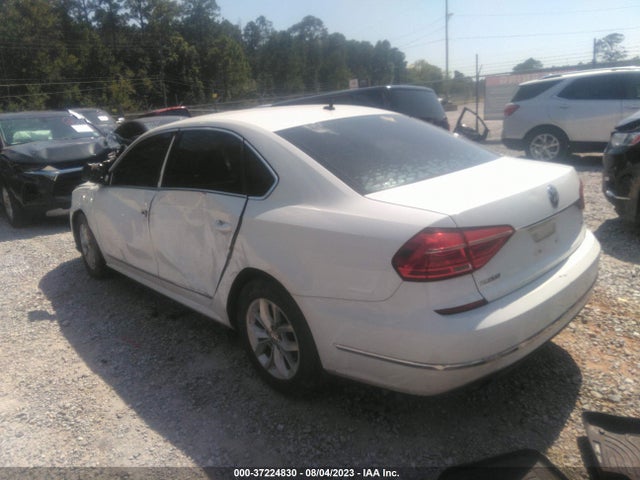 1VWAT7A3XGC034580 Volkswagen Passat 1.8t S
