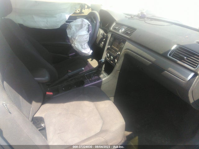 1VWAT7A3XGC034580 Volkswagen Passat 1.8t S