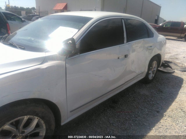 1VWAT7A3XGC034580 Volkswagen Passat 1.8t S