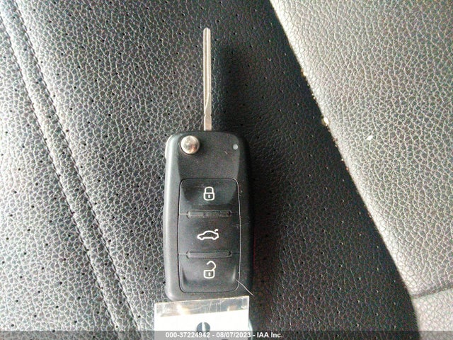 1VWDT7A39HC077600 Volkswagen Passat R-line W/comfort Pkg