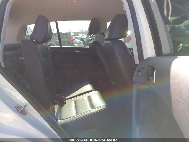 WVGBV7AX7HK000815 Volkswagen TIGUAN