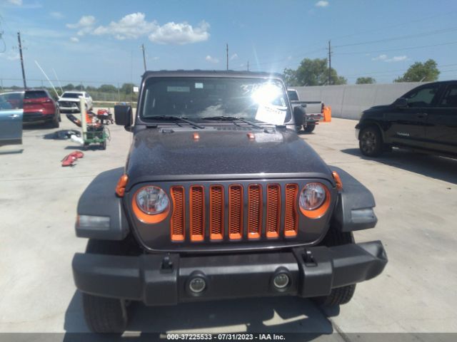 1C4HJXDN8JW210813 Jeep Wrangler Unlimited Sport S