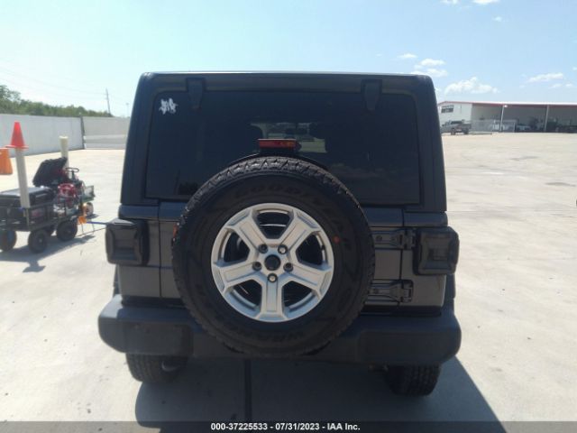 1C4HJXDN8JW210813 Jeep Wrangler Unlimited Sport S