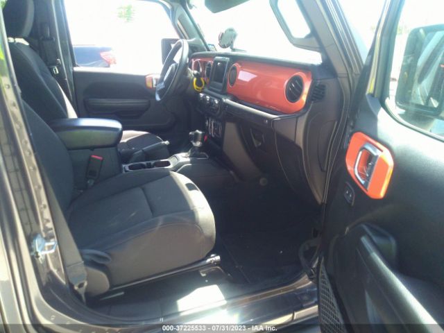 1C4HJXDN8JW210813 Jeep Wrangler Unlimited Sport S