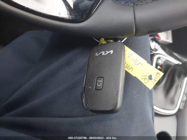 KNDERCAA8R7503025 KIA SELTOS EX