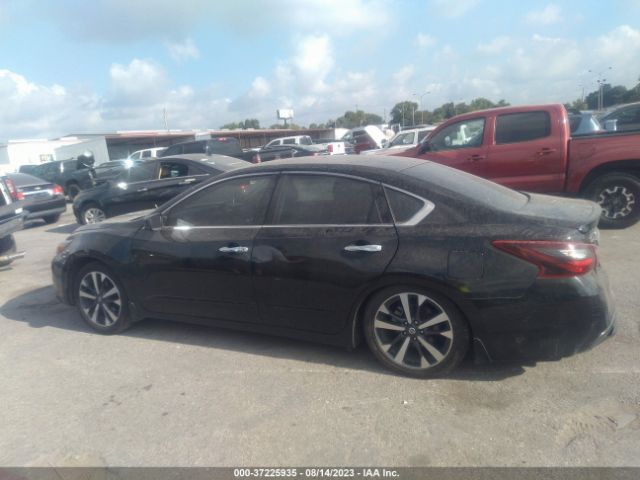 1N4AL3AP2HN318067 Nissan Altima 2.5 Sr