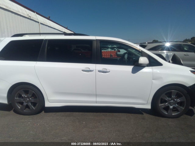 Toyota Sienna Se 8 Passenger 2018 5TDXZ3DC2JS942303 Image 13