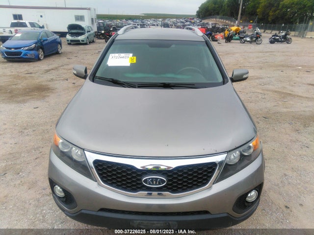 2011 KIA SORENTO LX VIN: 5XYKTDA27BG152569