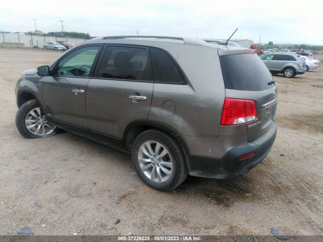 2011 KIA SORENTO LX VIN: 5XYKTDA27BG152569