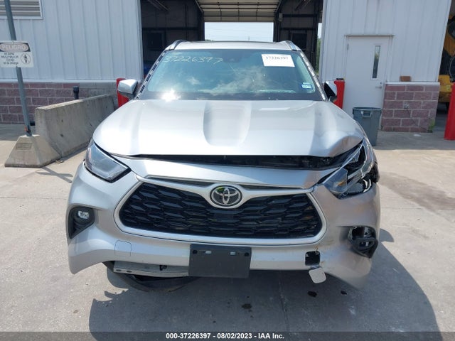Toyota Highlander Xle 2021 5TDGZRBH2MS136550 Image 4