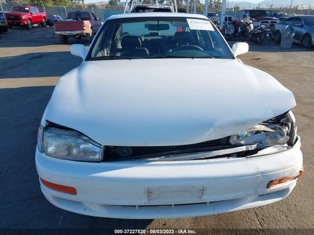 1994 TOYOTA CAMRY XLE VIN: JT2GK13E2R0072961