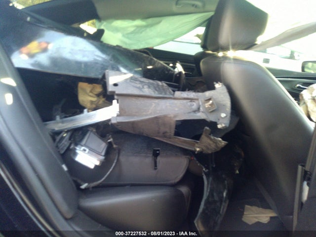 Chevrolet IMPALA LT 2018 1G1105SA0JU101405 Image 8
