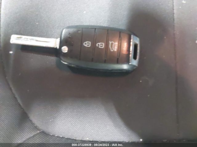KNDJN2A2XE7027061 KIA Soul Base