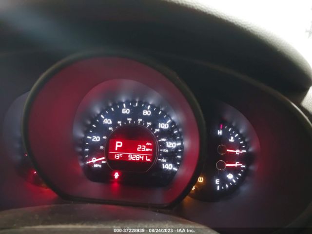 KNDJN2A2XE7027061 KIA Soul Base