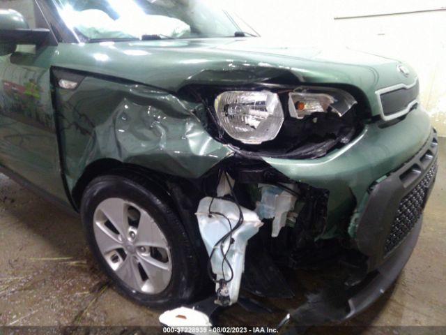 KNDJN2A2XE7027061 KIA Soul Base