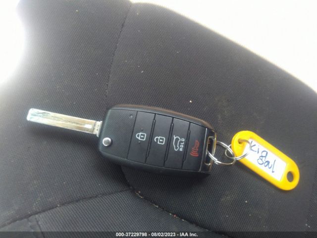 KNDJN2A2XJ7561803 KIA Soul Base
