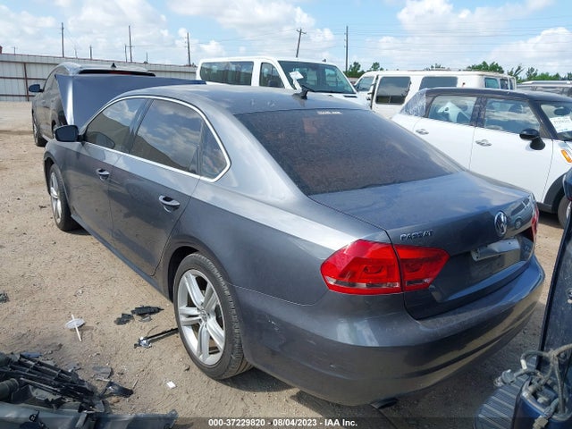 1VWBS7A39EC121102 Volkswagen Passat Se W/sunroof & Nav