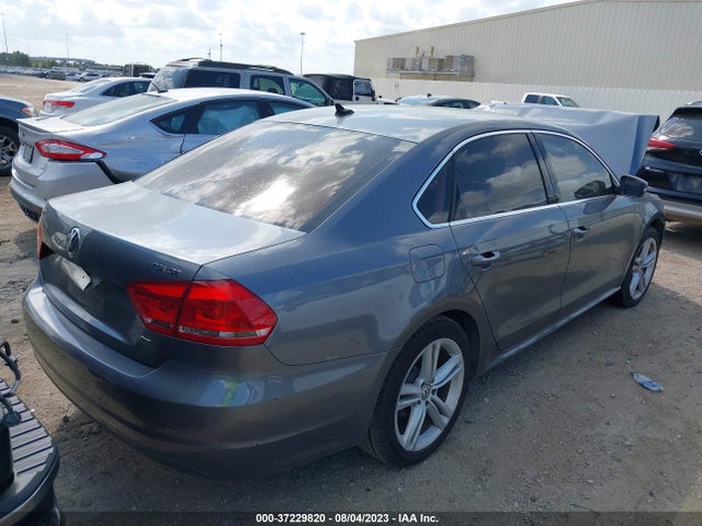 1VWBS7A39EC121102 Volkswagen Passat Se W/sunroof & Nav
