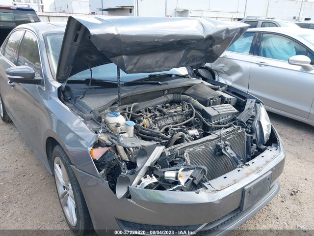 1VWBS7A39EC121102 Volkswagen Passat Se W/sunroof & Nav