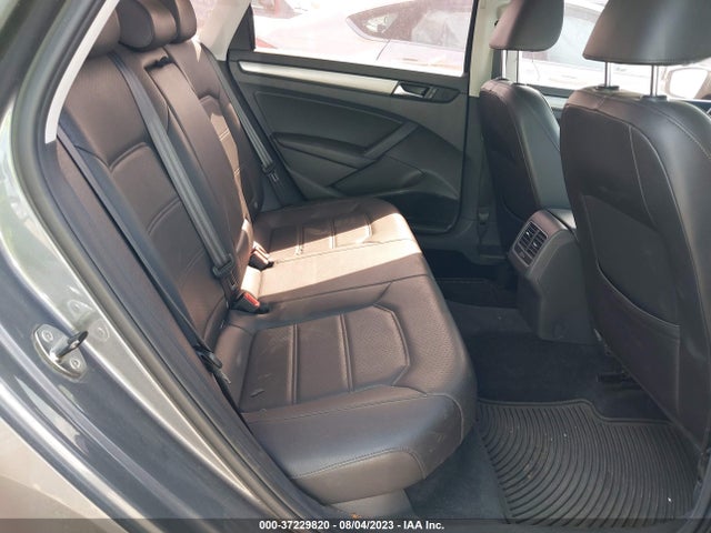 1VWBS7A39EC121102 Volkswagen Passat Se W/sunroof & Nav