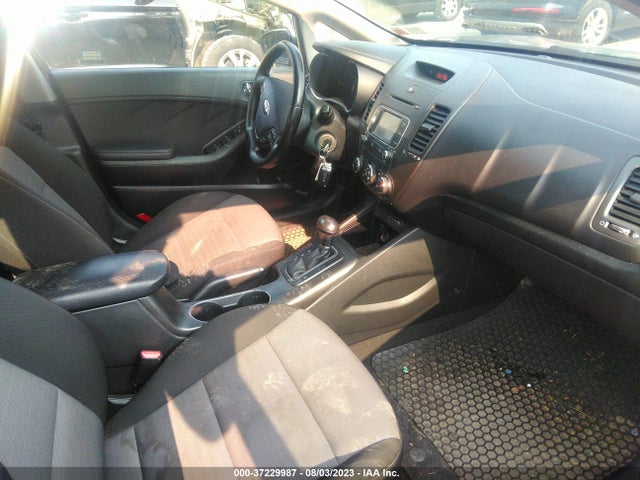 2016 KIA FORTE 5-DOOR EX VIN: KNAFX5A83G5628409