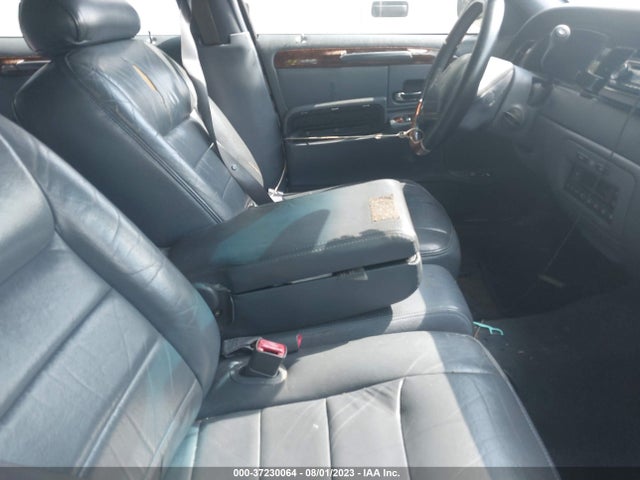 1999 LINCOLN TOWN CAR SIGNATURE VIN: 1LNHM82W4XY613589