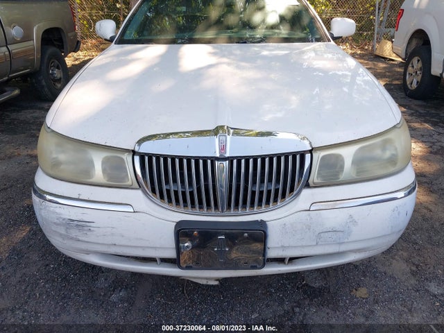 1999 LINCOLN TOWN CAR SIGNATURE VIN: 1LNHM82W4XY613589